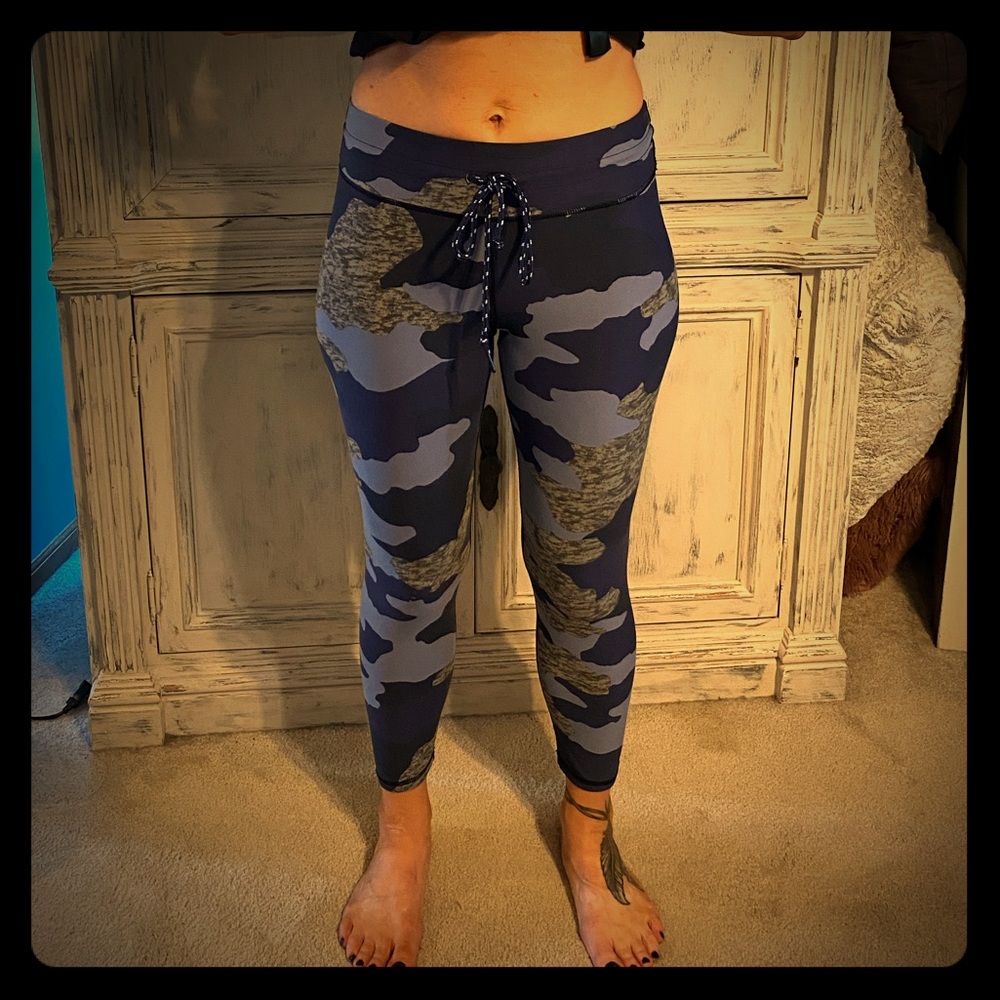 Aerie Chill Play Move Camo Leggings
